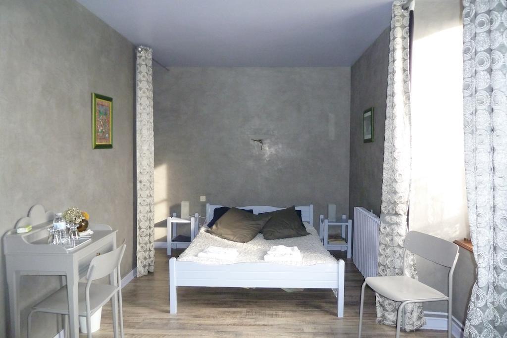 Saint-Maugan B&B L'Atelier Du Presbytere الغرفة الصورة
