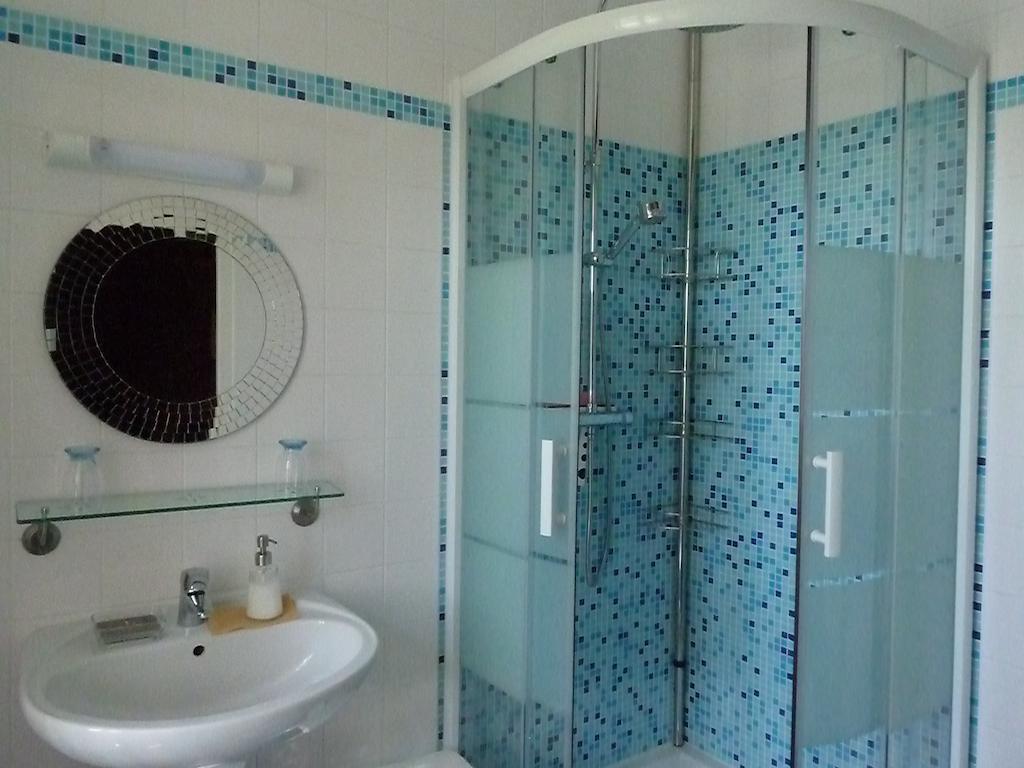 Saint-Maugan B&B L'Atelier Du Presbytere الغرفة الصورة