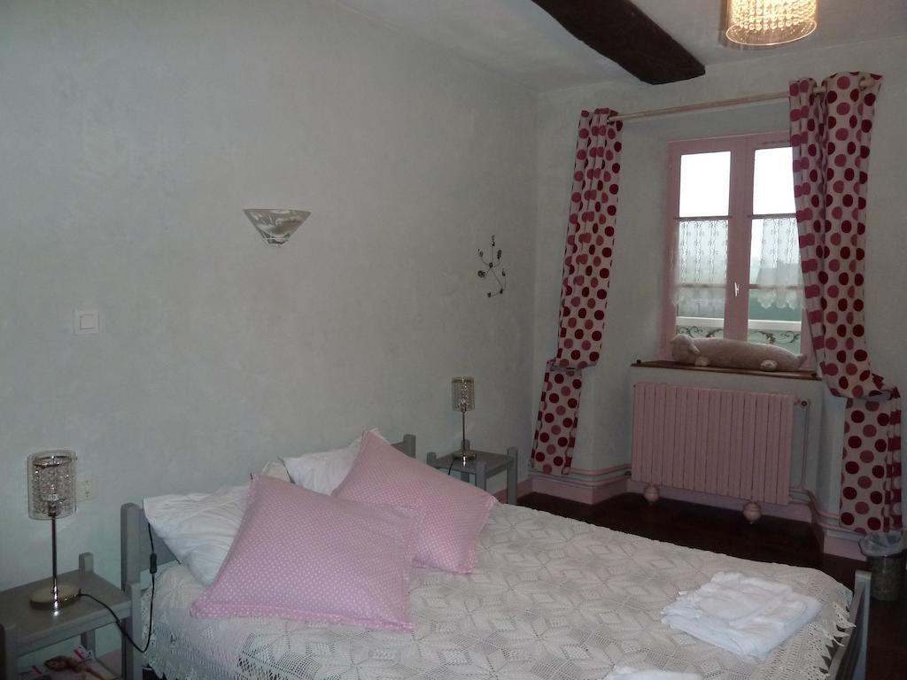 Saint-Maugan B&B L'Atelier Du Presbytere الغرفة الصورة